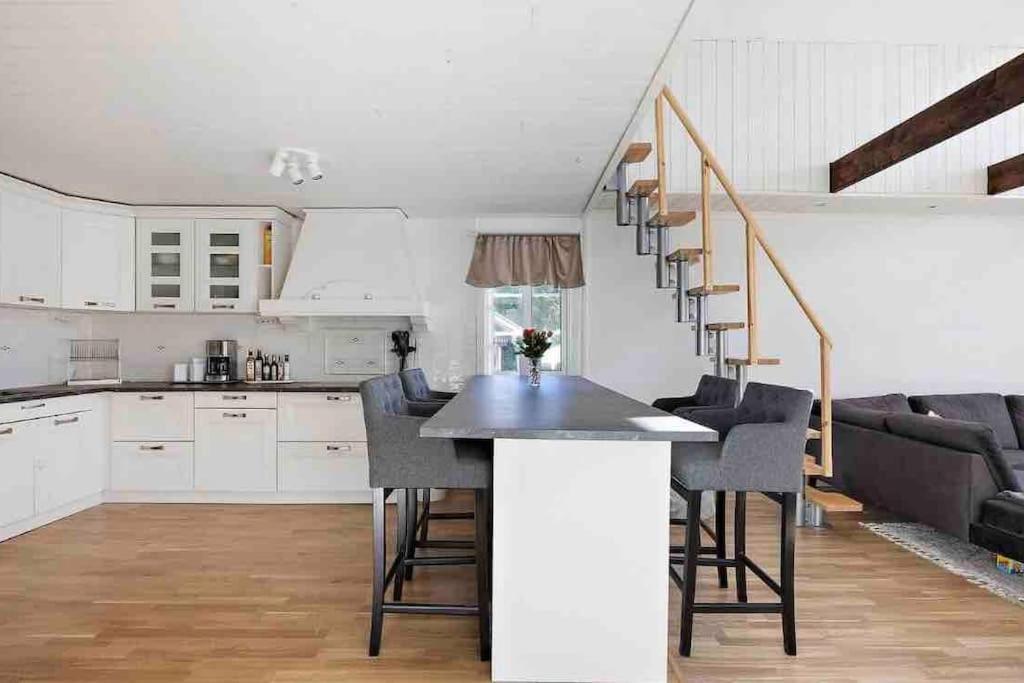 Mysigt Hus Med Natur & Jacuzzi I Olofstorp Gotemburgo Exterior foto