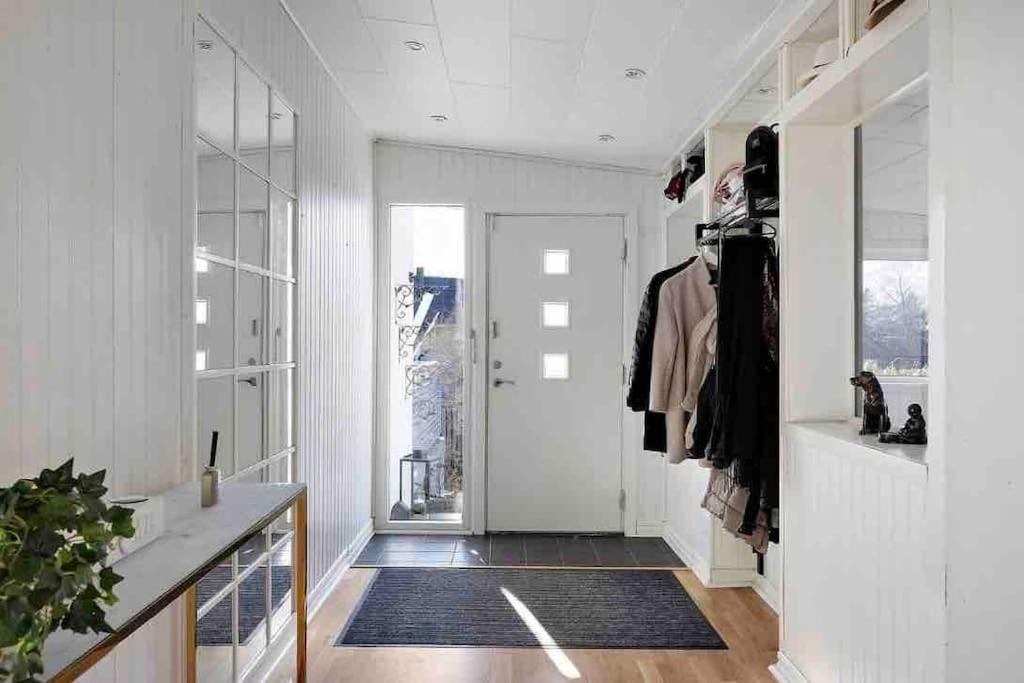 Mysigt Hus Med Natur & Jacuzzi I Olofstorp Gotemburgo Exterior foto