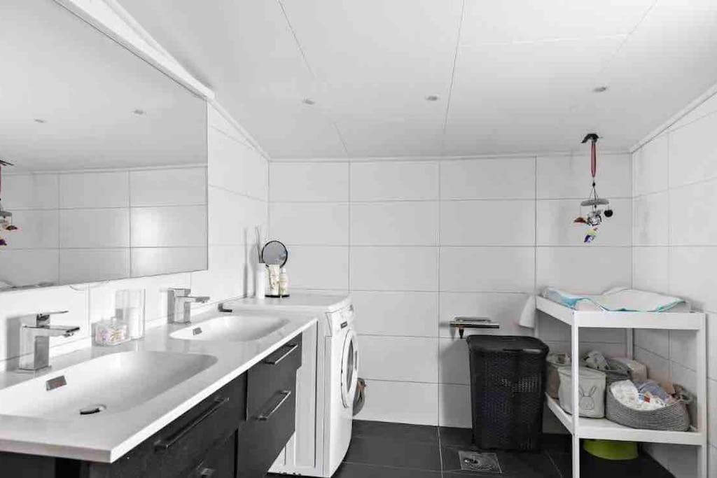 Mysigt Hus Med Natur & Jacuzzi I Olofstorp Gotemburgo Exterior foto