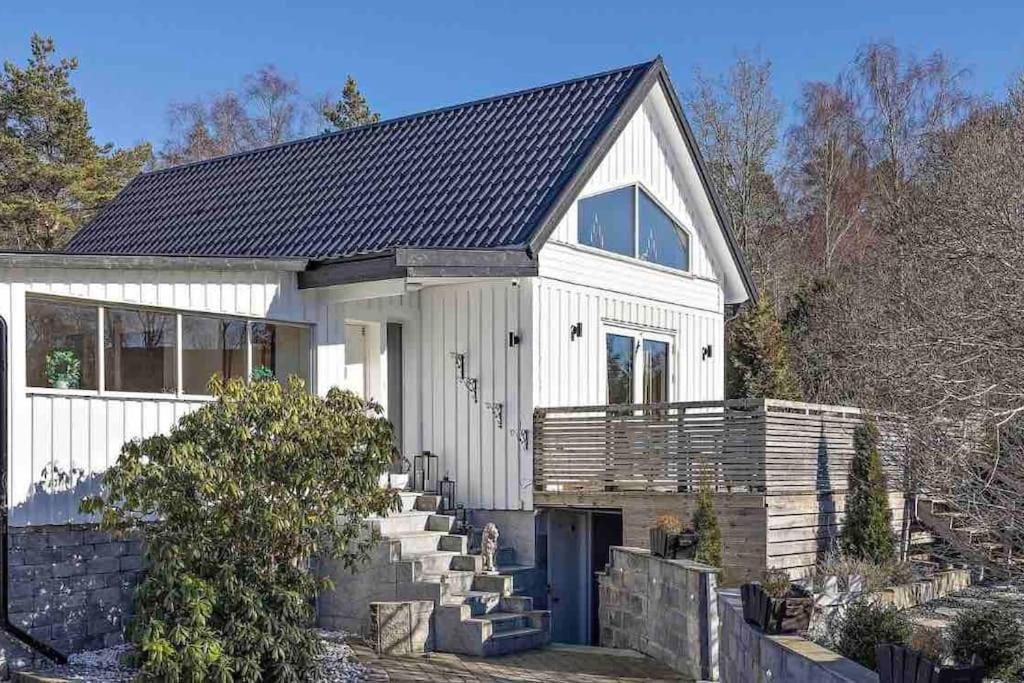 Mysigt Hus Med Natur & Jacuzzi I Olofstorp Gotemburgo Exterior foto